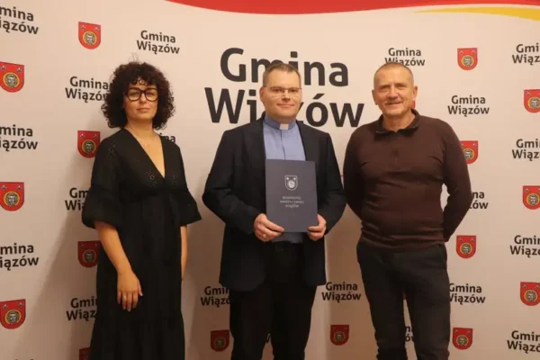 Wiązów: dmuchany zamek na Pikniku Parafialnym dzięki dofinansowaniu z gminnego programu profilaktyki