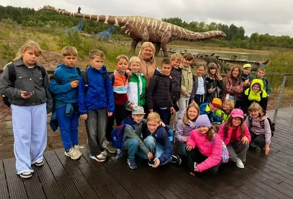 Dinozaurowa wyprawa klas 2c i 3b do JuraParku w Krasiejowie