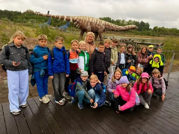 Dinozaurowa wyprawa klas 2c i 3b do JuraParku w Krasiejowie