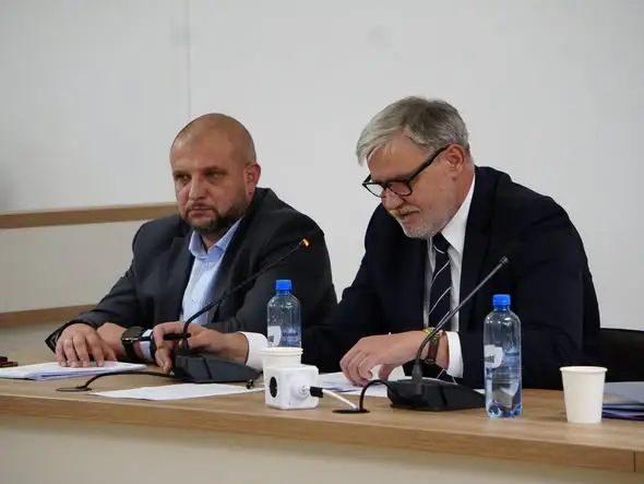 XXXIII sesja Rady Gminy Borów: kluczowe uchwały dla dróg i finansów