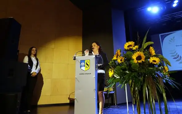 Strzelin: gala stypendiów burmistrza dla najlepszych uczniów