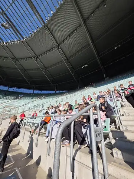 Uczniowie klas 5a i 5b zwiedzili Tarczyński Arena – sportowa wyprawa pełna emocji