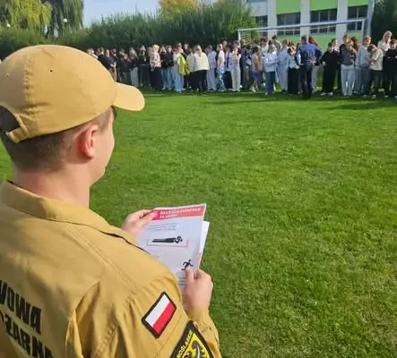 Strażacy ze Strzelina przeprowadzili próbne ewakuacje w szkołach powiatu strzelińskiego